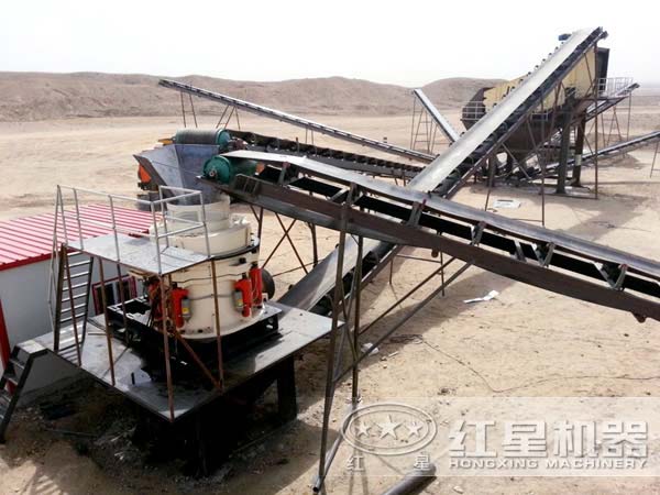 液壓圓錐破碎機工作現場(chǎng)