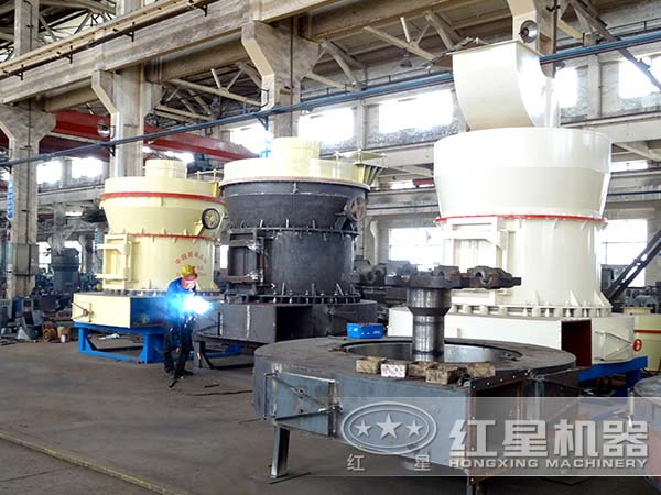 雷蒙磨粉機生產(chǎn)車(chē)間