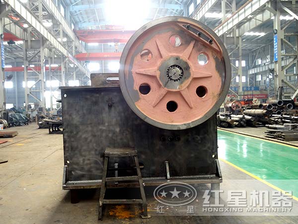 鄂式破碎機生產(chǎn)車(chē)間