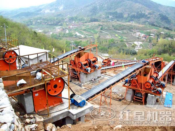 鄂式破碎機投產(chǎn)現場(chǎng)