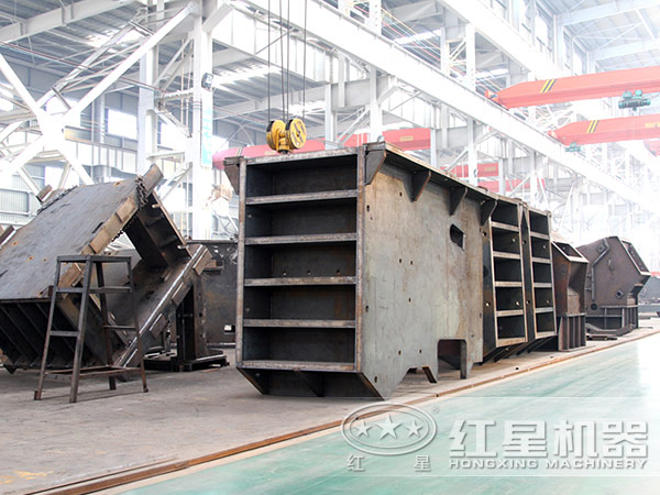 鄂式碎石機生產(chǎn)車(chē)間