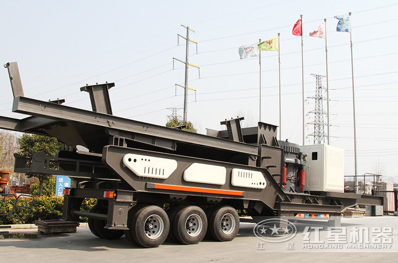 車(chē)載移動(dòng)磕石機發(fā)貨現場(chǎng)