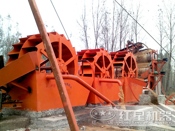 輪斗式洗砂機作業(yè)現場(chǎng)