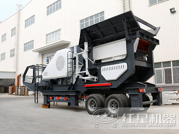 選用一體式移動(dòng)破碎站作為建筑垃圾粉碎機更為適宜