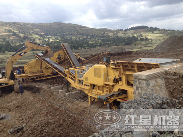 建筑垃圾粉碎機作業(yè)客戶(hù)現場(chǎng)