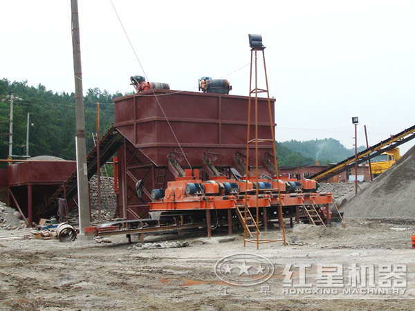 狼牙破碎機客戶(hù)作業(yè)現場(chǎng)