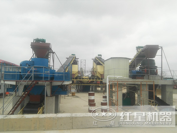 環(huán)保型制砂機作業(yè)在河南焦作一客戶(hù)碎石加工現場(chǎng)