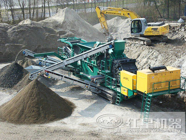 移動(dòng)圓錐破碎機作業(yè)客戶(hù)現場(chǎng)