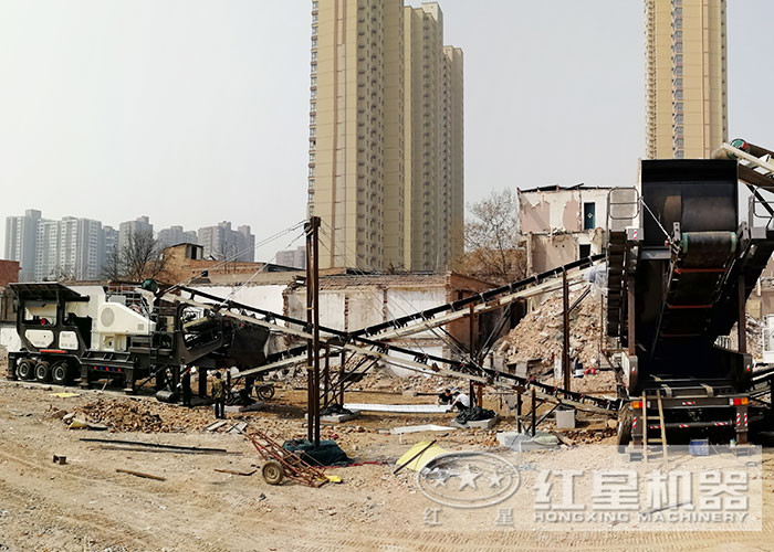 移動(dòng)制砂機作業(yè)現場(chǎng)