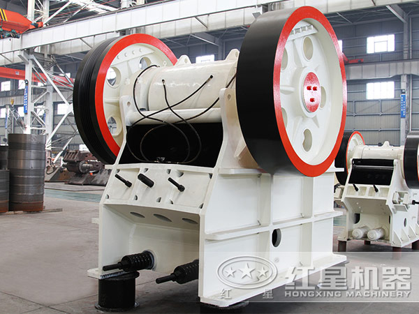 用于石灰石粗碎的這款46鄂破設備多少錢(qián)一臺