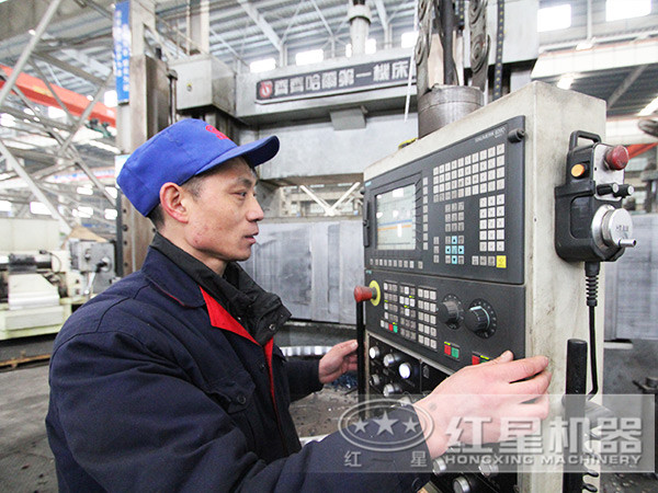 紅星雷蒙磨粉機生產(chǎn)工廠(chǎng)