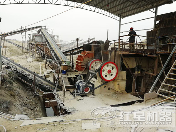 石頭碎石機作業(yè)客戶(hù)現場(chǎng)