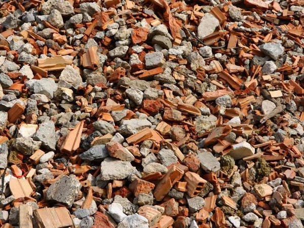 建筑垃圾如何擺脫“垃圾”的稱(chēng)號——靠移動(dòng)破碎站足以