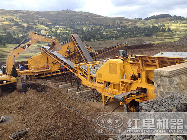 可移動(dòng)沖擊式碎石機作業(yè)現場(chǎng)