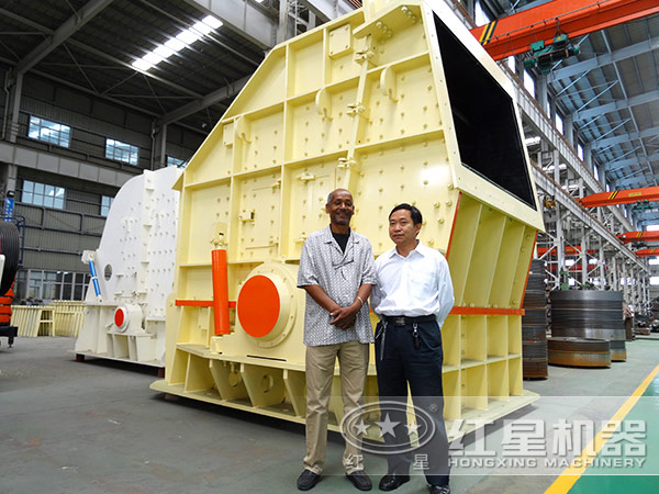 備受客戶(hù)喜愛(ài)的紅星反擊式破碎機