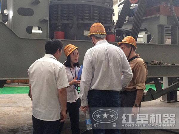 河北時(shí)產(chǎn)100方石料移動(dòng)破碎機多少錢(qián)一臺，能出多大料？