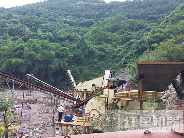 錘式打砂機作業(yè)現場(chǎng)