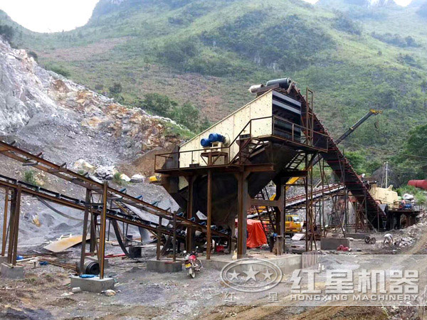 生產(chǎn)線(xiàn)中的篩分輸送設備