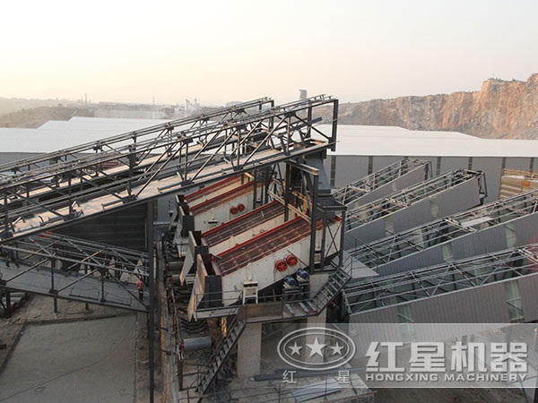 砂石生產(chǎn)線(xiàn)現場(chǎng)一角