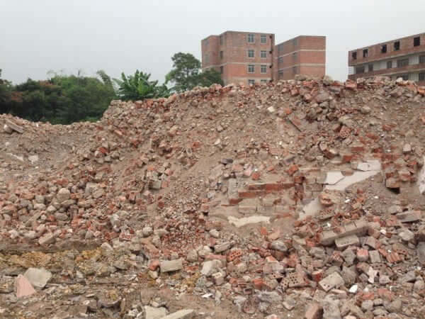 破碎磚渣用什么機械？建議使用錘式粉碎機