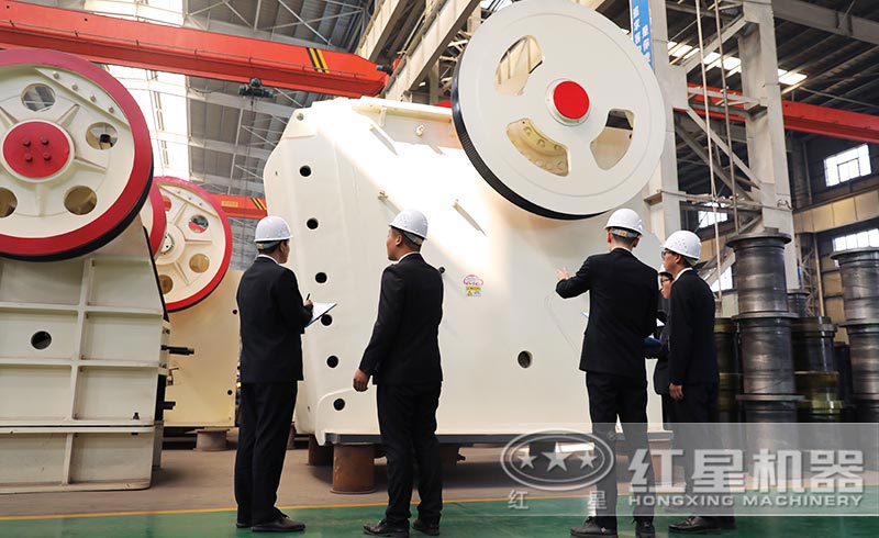 客戶(hù)來(lái)廠(chǎng)考察顎式破碎機
