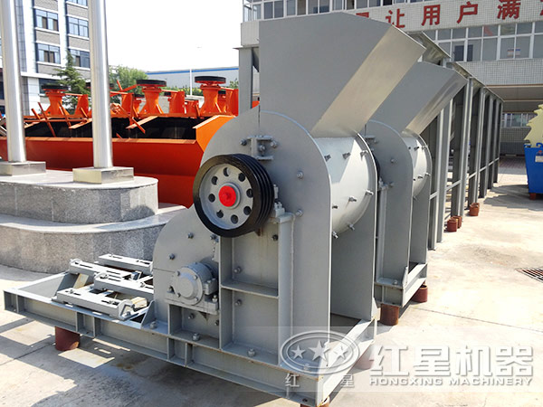 大塊煤怎么弄碎？無(wú)篩底雙級粉碎機來(lái)幫忙