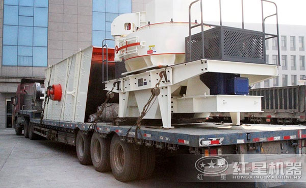 打沙機裝車(chē)發(fā)貨中