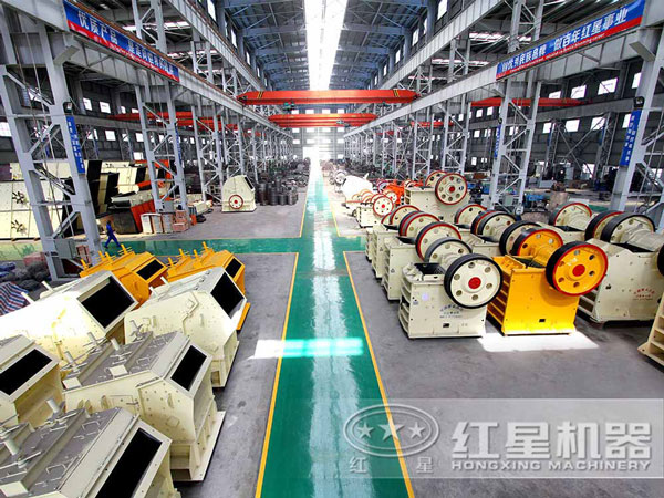 河南紅星鵝卵石破碎設備生產(chǎn)車(chē)間