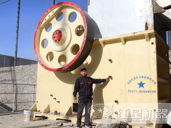 河南紅星技術(shù)人員為用戶(hù)進(jìn)行現場(chǎng)指導