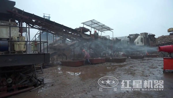 建筑垃圾破碎現場(chǎng)