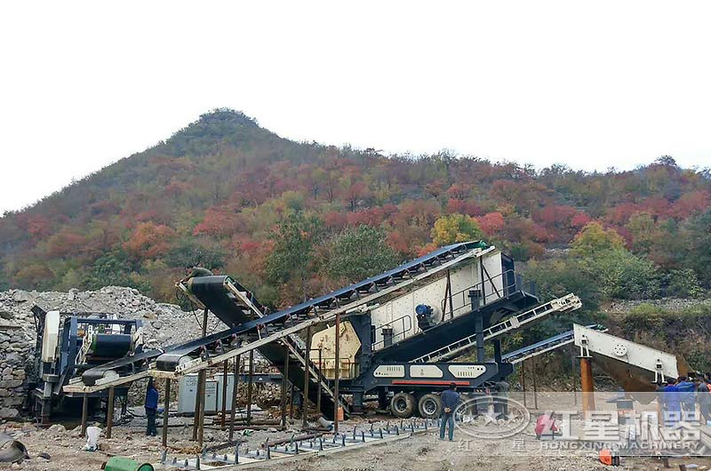移動(dòng)式顎破處理石灰石現場(chǎng)圖