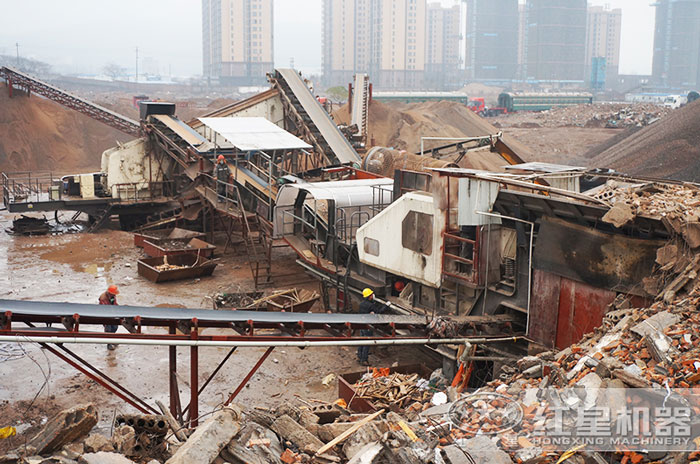 車(chē)載建筑垃圾粉碎機客戶(hù)作業(yè)現場(chǎng)