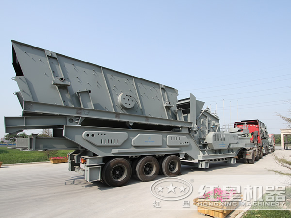 已經(jīng)配齊的移動(dòng)破碎石子機等待發(fā)貨