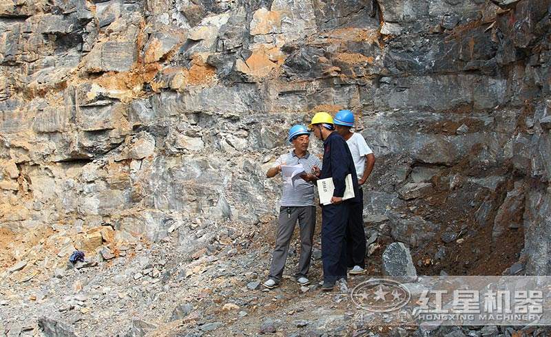 紅星技術(shù)人員現場(chǎng)指導客戶(hù)