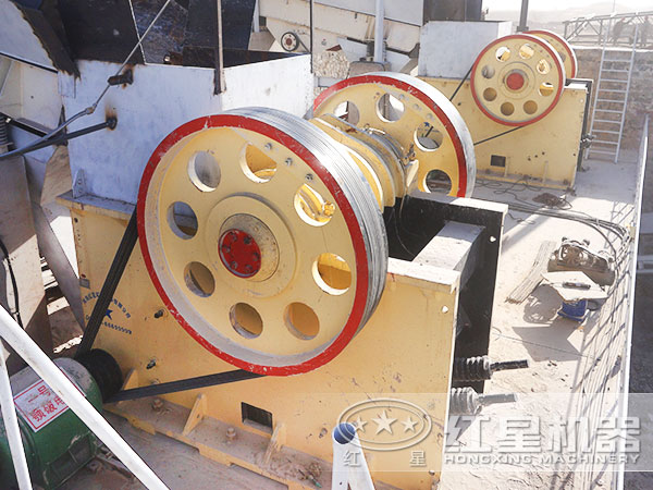 顎式石子磕石機的價(jià)格及產(chǎn)量是多少？