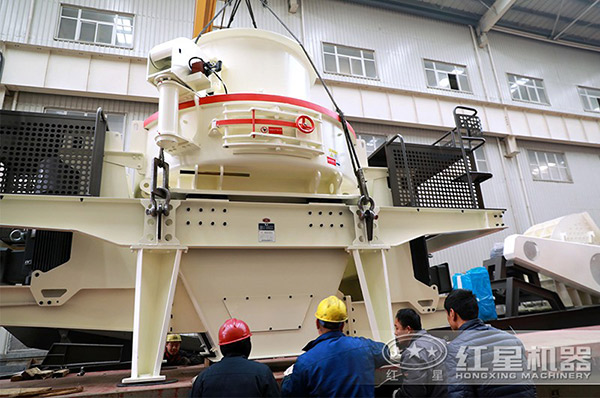 紅星工作人員正在整裝發(fā)車(chē)