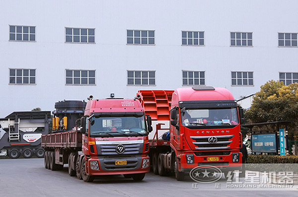 紅星打石機即將發(fā)往生產(chǎn)05石子的場(chǎng)地