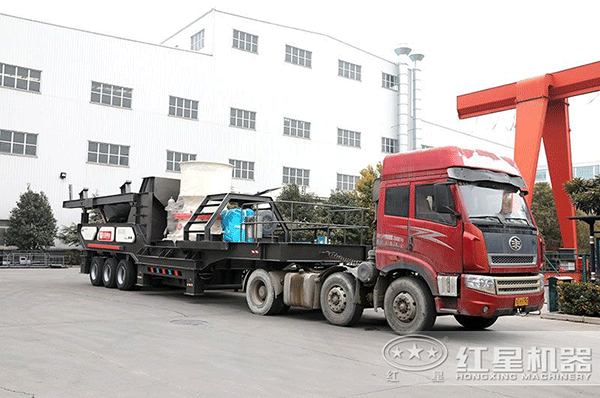 紅星柴油小型流動(dòng)石子破碎機發(fā)貨