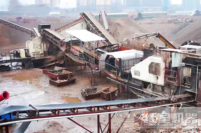 再生混凝土骨料生產(chǎn)現場(chǎng)