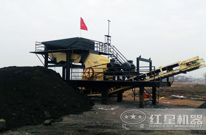 移動(dòng)錘式碎煤機作業(yè)客戶(hù)現場(chǎng)