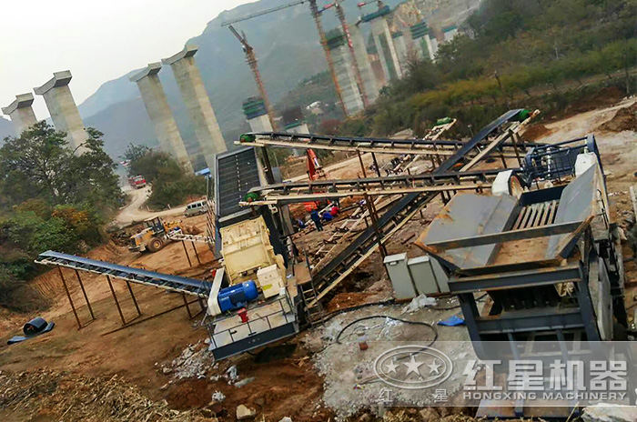 山西運城建筑垃圾移動(dòng)破碎處理現場(chǎng)