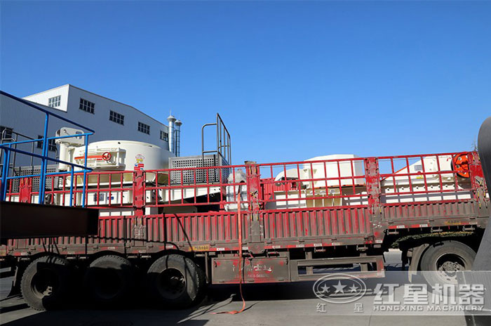大型石料粉碎機裝車(chē)發(fā)貨