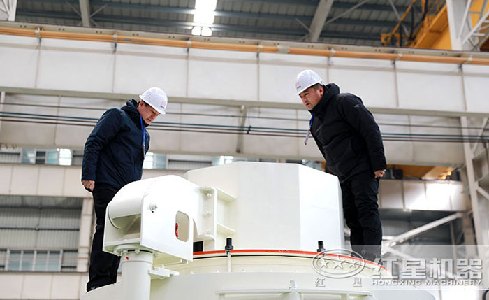 山西用戶(hù)來(lái)廠(chǎng)參考察觀(guān)打砂機設備