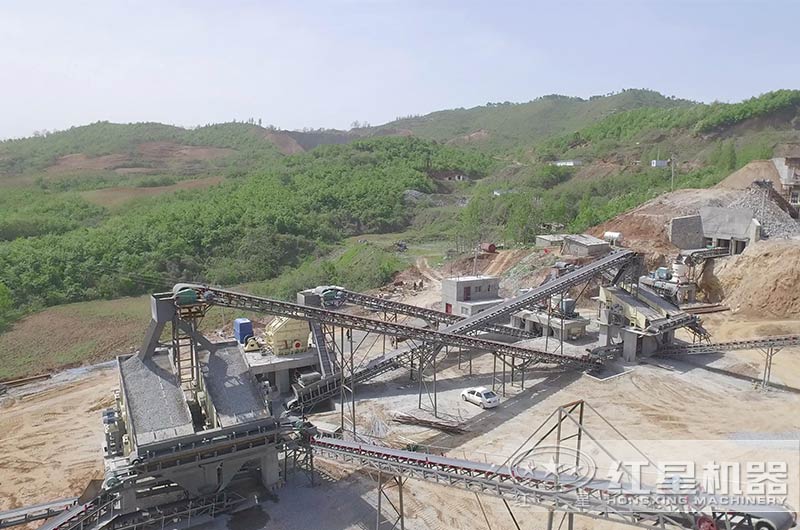 周邊紅星礦山設備生產(chǎn)現場(chǎng)