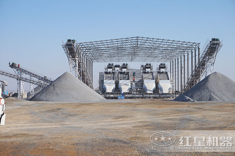 石頭碎沙作業(yè)現場(chǎng)