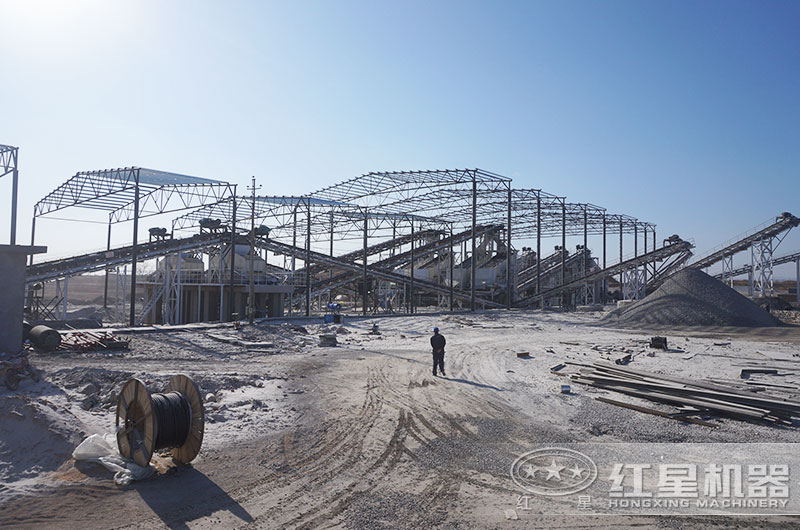 全套環(huán)保型石料生產(chǎn)線(xiàn)設備都有什么？一套下來(lái)多少錢(qián)?