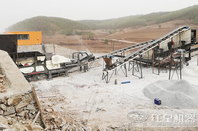 時(shí)產(chǎn)15、20、30噸的小型移動(dòng)碎石機可行嗎？