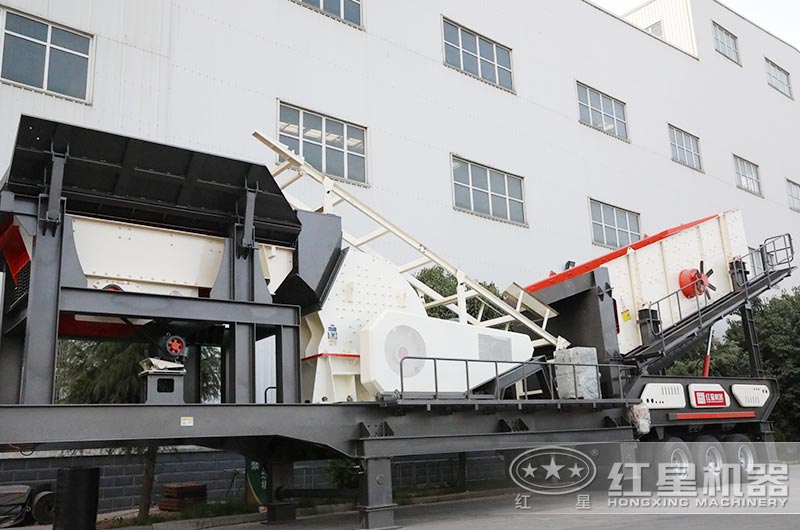 時(shí)產(chǎn)100噸左右的移動(dòng)顎式碎石機