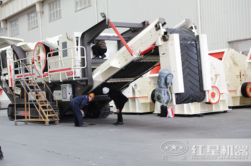 客戶(hù)來(lái)廠(chǎng)參觀(guān)履帶破碎機