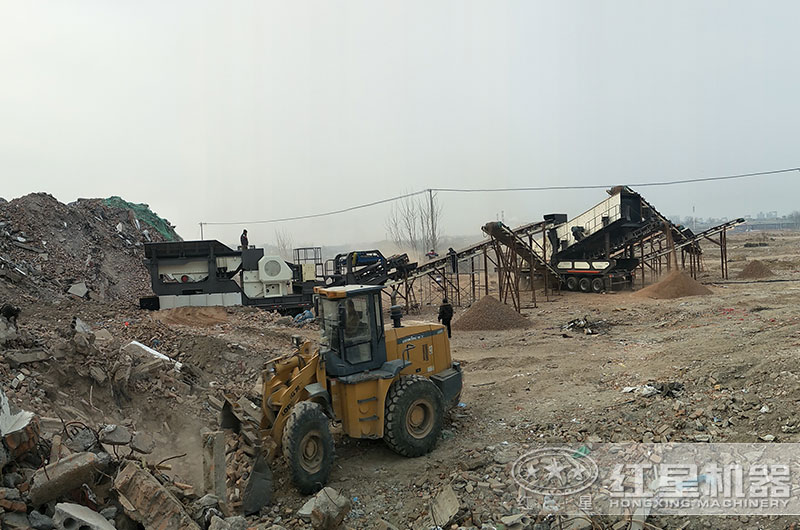 移動(dòng)碎沙機作業(yè)客戶(hù)現場(chǎng)